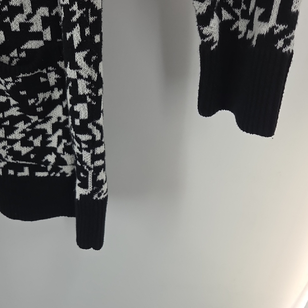 Elegant Black and White Women's Button Up Cardigan - Picture 6 of 15